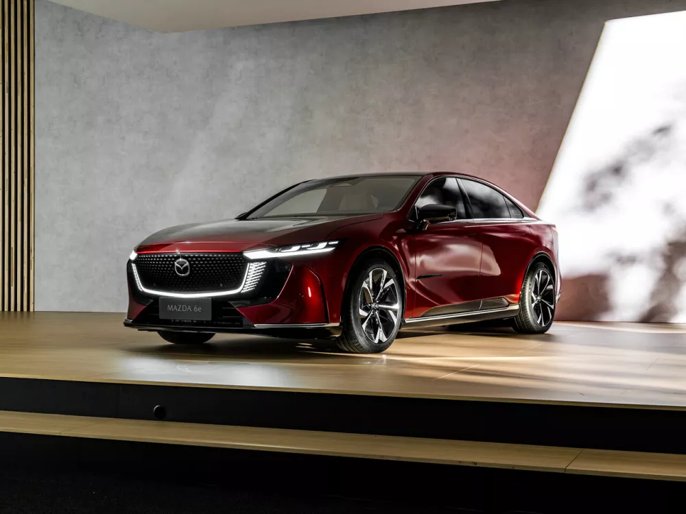 Автомобиль Mazda 6e Лифтбек