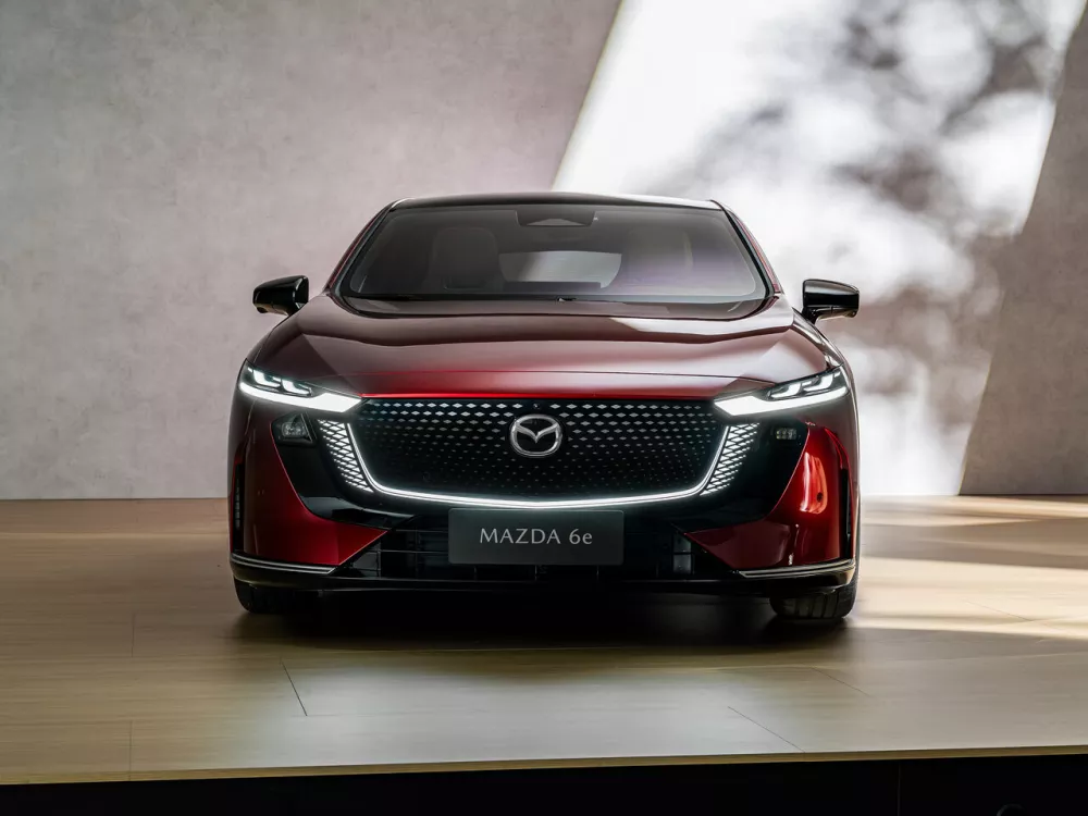 Автомобиль Mazda 6e Лифтбек