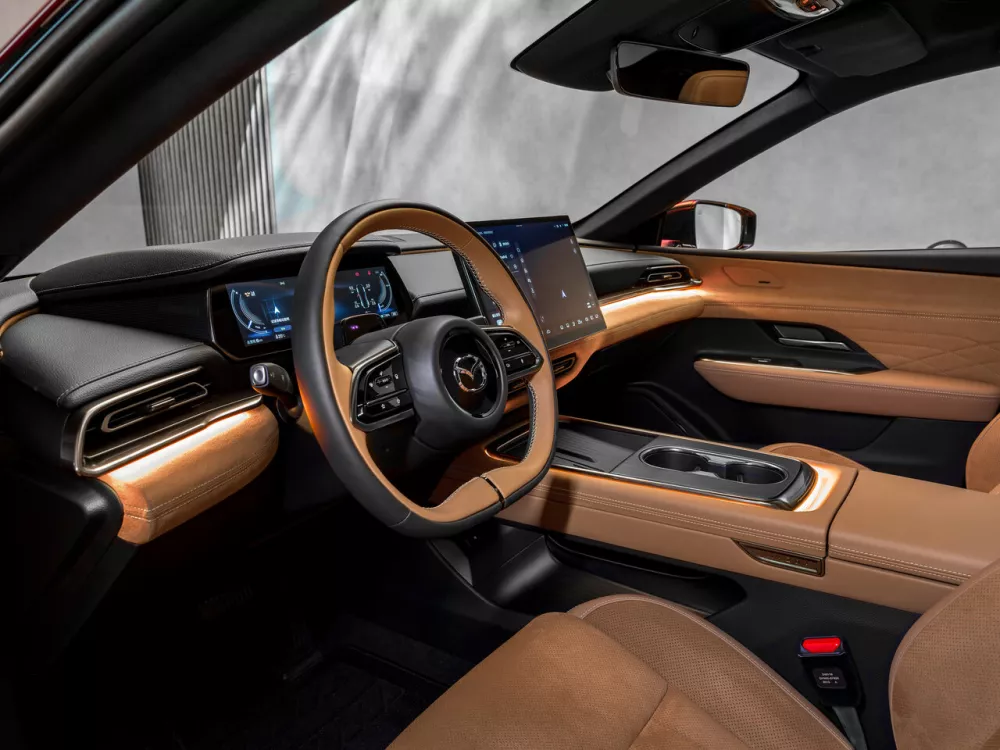 Автомобиль Mazda 6e Лифтбек