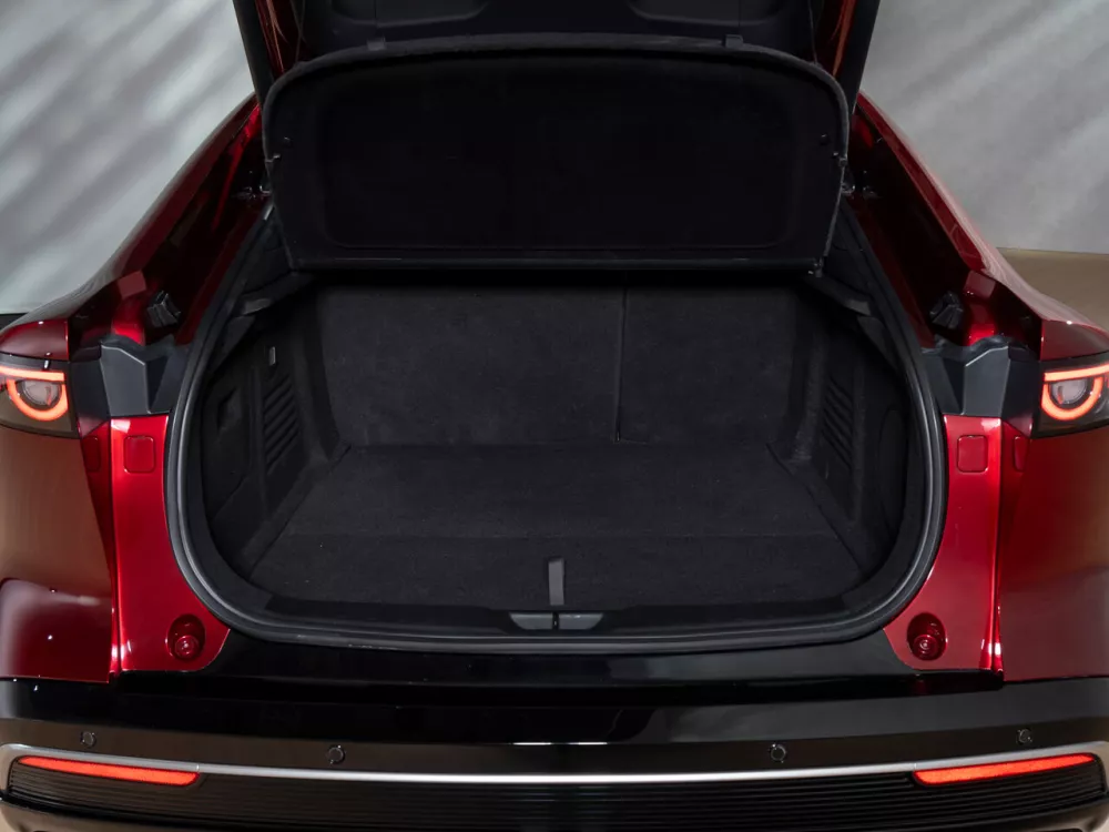 Автомобиль Mazda 6e Лифтбек
