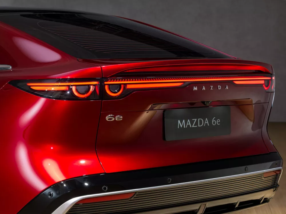 Автомобиль Mazda 6e Лифтбек