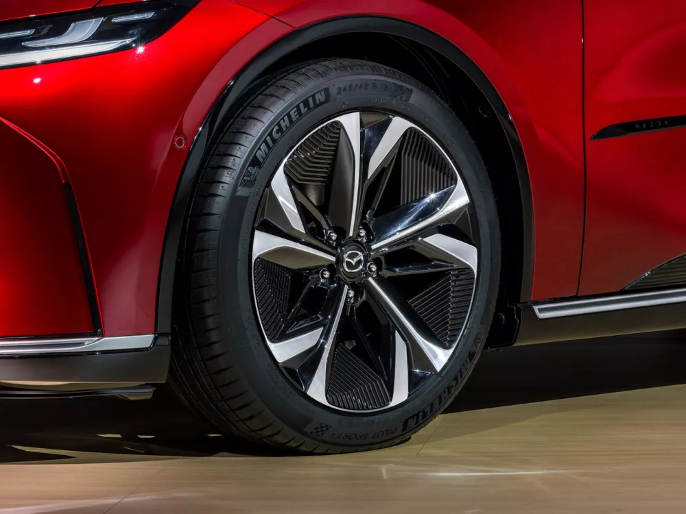 Автомобиль Mazda 6e Лифтбек