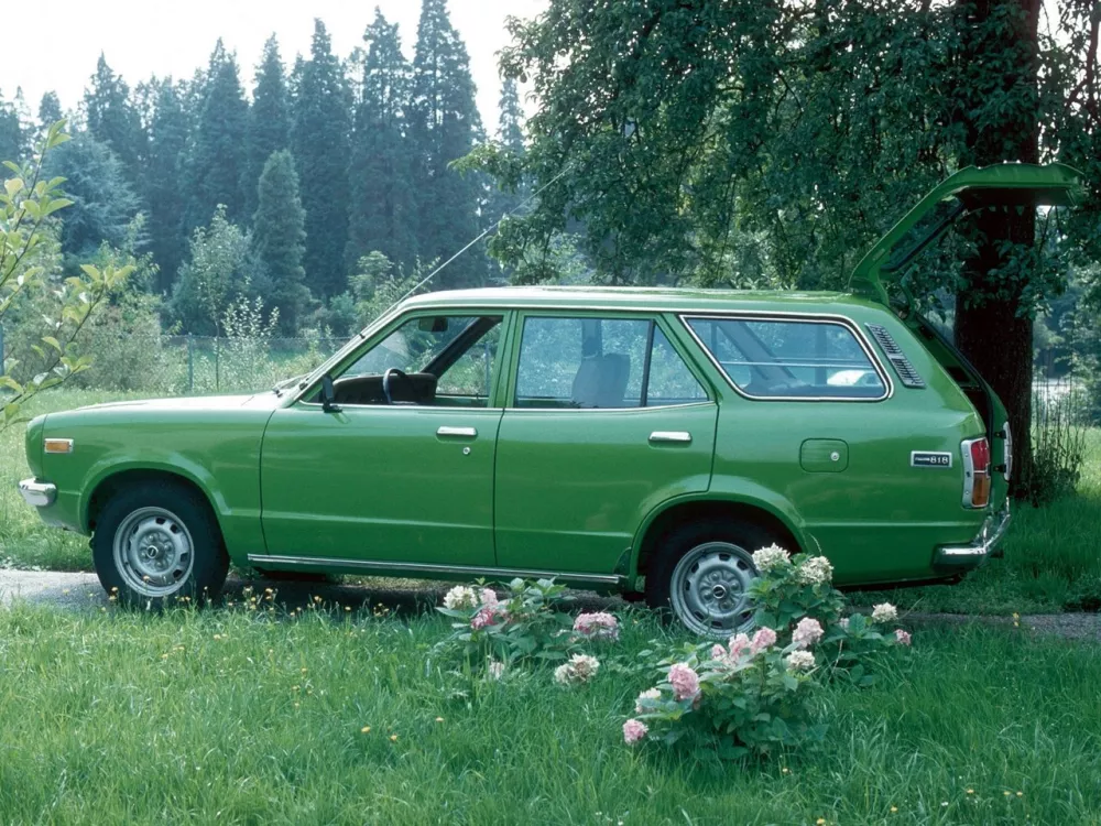 Автомобиль Mazda 818 Универсал (5 дверей)