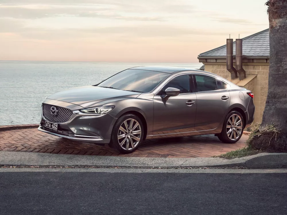 Автомобиль Mazda Atenza III Рестайлинг 2 Седан
