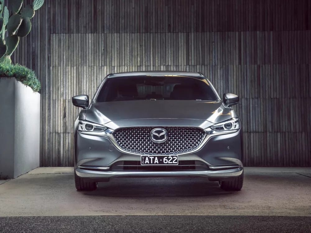 Автомобиль Mazda Atenza III Рестайлинг 2 Седан