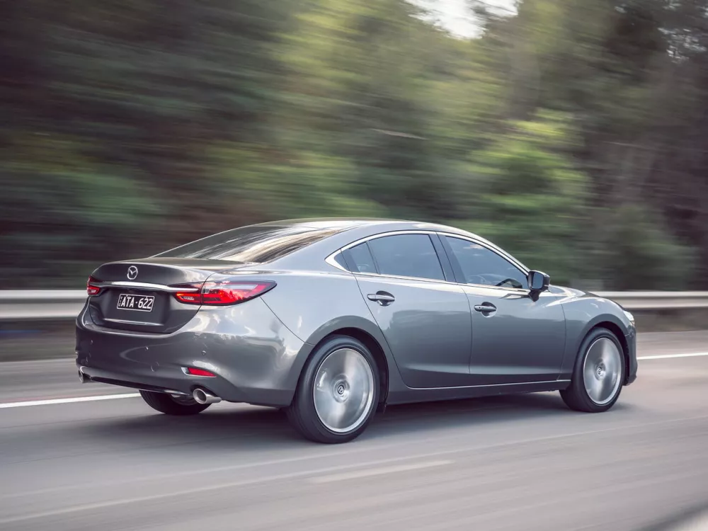 Автомобиль Mazda Atenza III Рестайлинг 2 Седан