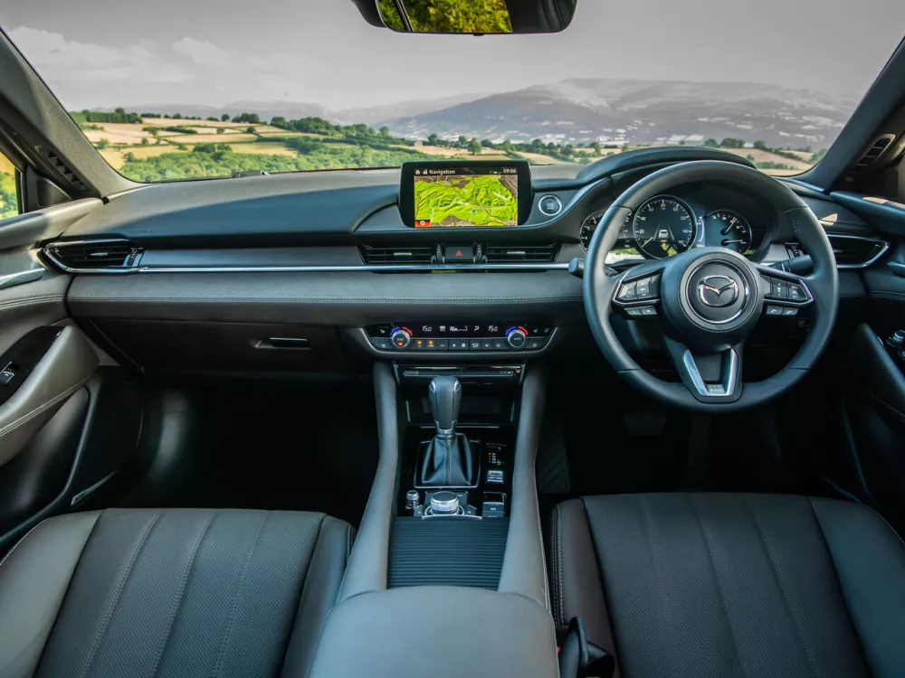 Автомобиль Mazda Atenza III Рестайлинг 2 Седан