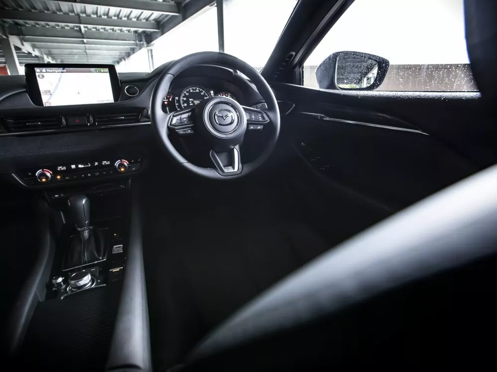 Автомобиль Mazda Atenza III Рестайлинг 2 Седан