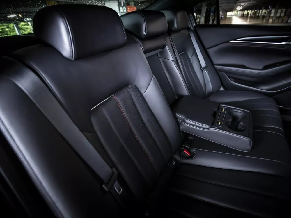 Автомобиль Mazda Atenza III Рестайлинг 2 Седан