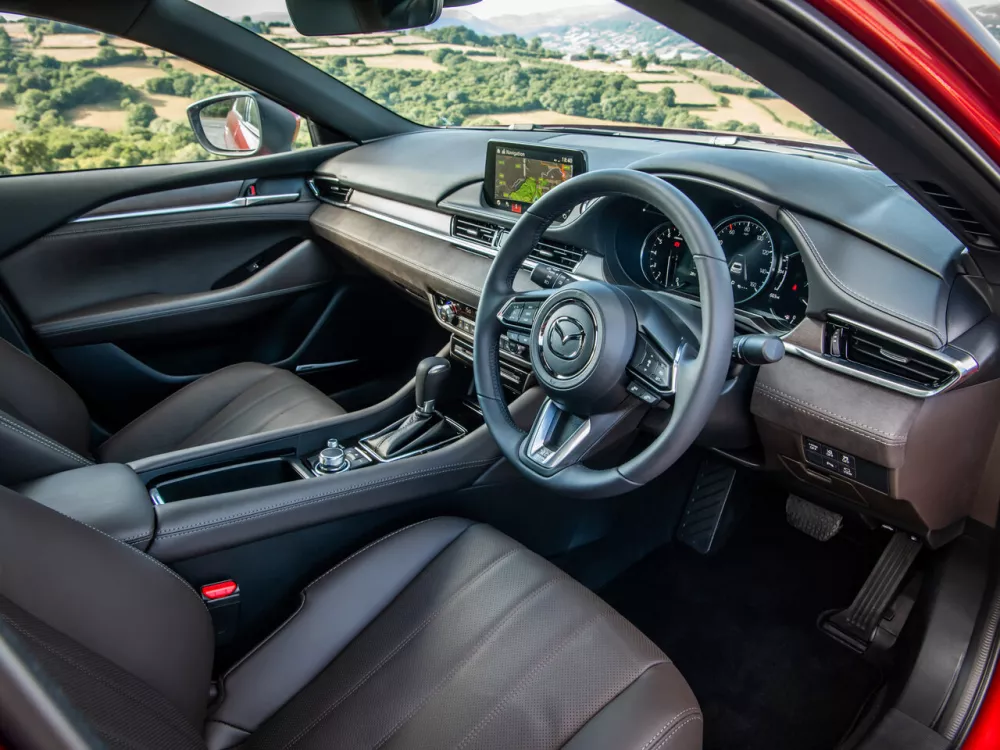 Автомобиль Mazda Atenza III Рестайлинг 2 Седан