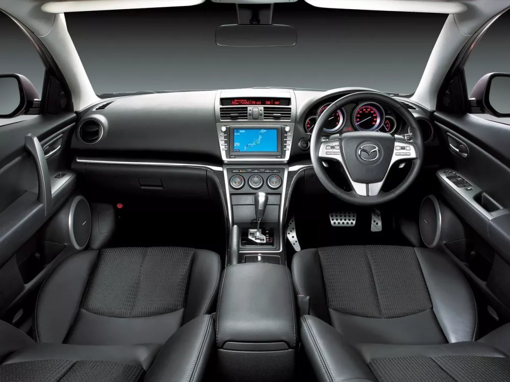 Автомобиль Mazda Atenza II Седан