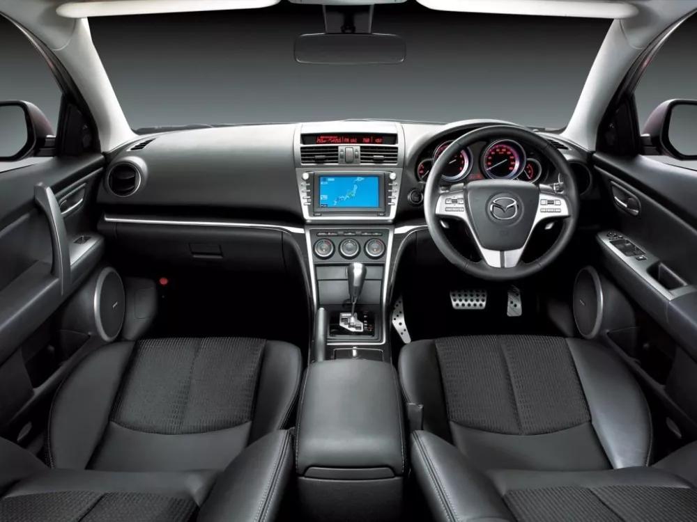 Автомобиль Mazda Atenza II Лифтбек