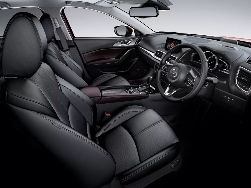 Автомобиль Mazda Axela III Рестайлинг Седан