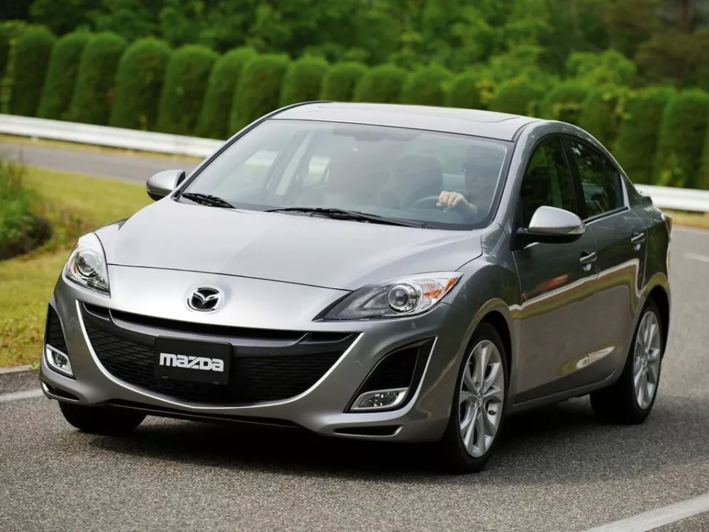 Автомобиль Mazda Axela II Седан