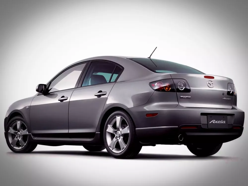 Автомобиль Mazda Axela I Седан