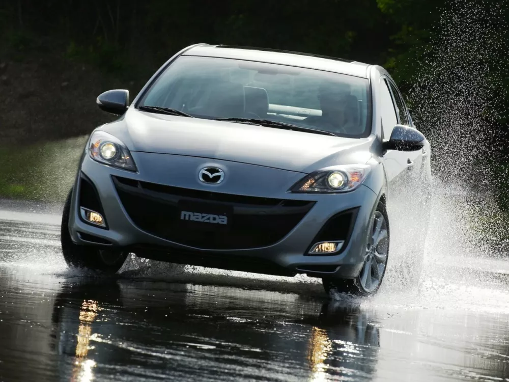 Автомобиль Mazda Axela II Седан