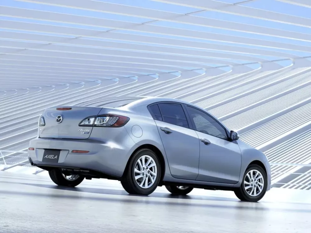 Автомобиль Mazda Axela II Седан
