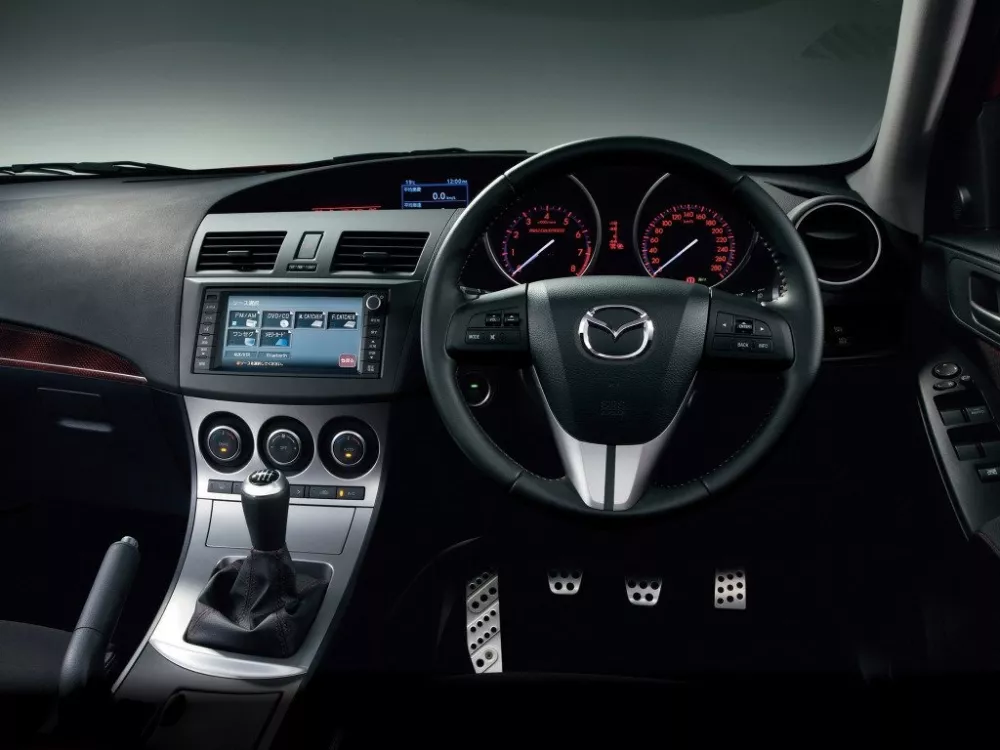 Автомобиль Mazda Axela II Седан