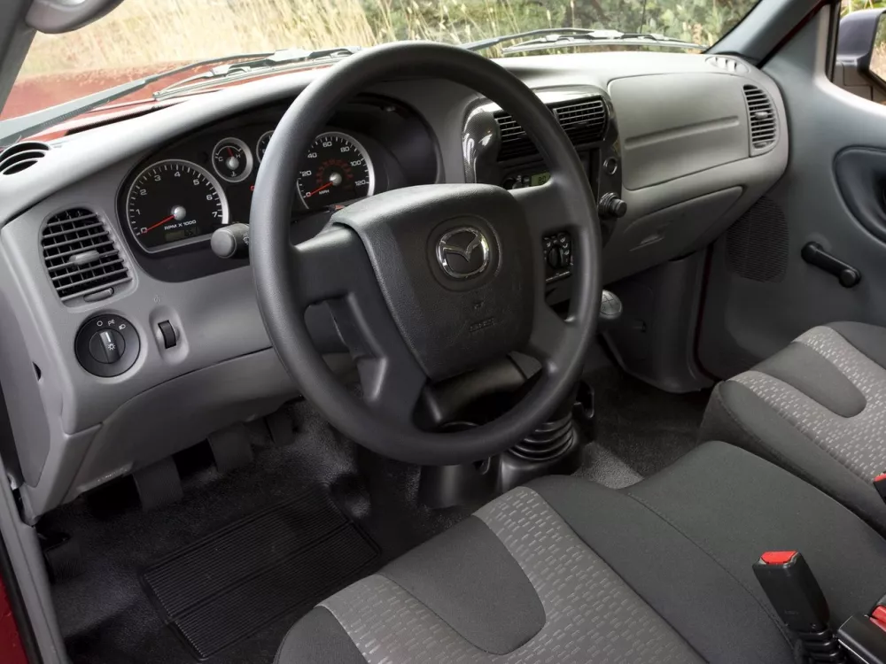Автомобиль Mazda B-series V Пикап Одинарная кабина