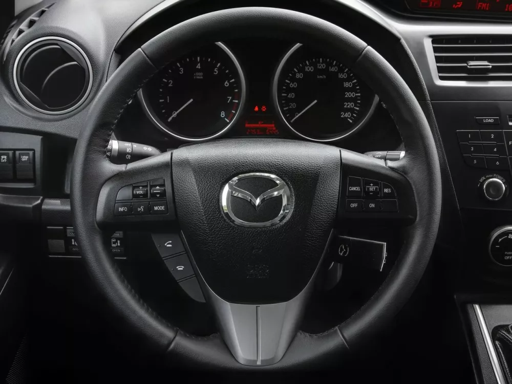 Автомобиль Mazda 5 II (CW) Компактвэн