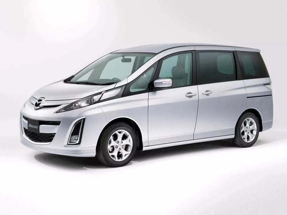 Автомобиль Mazda Biante Компактвэн