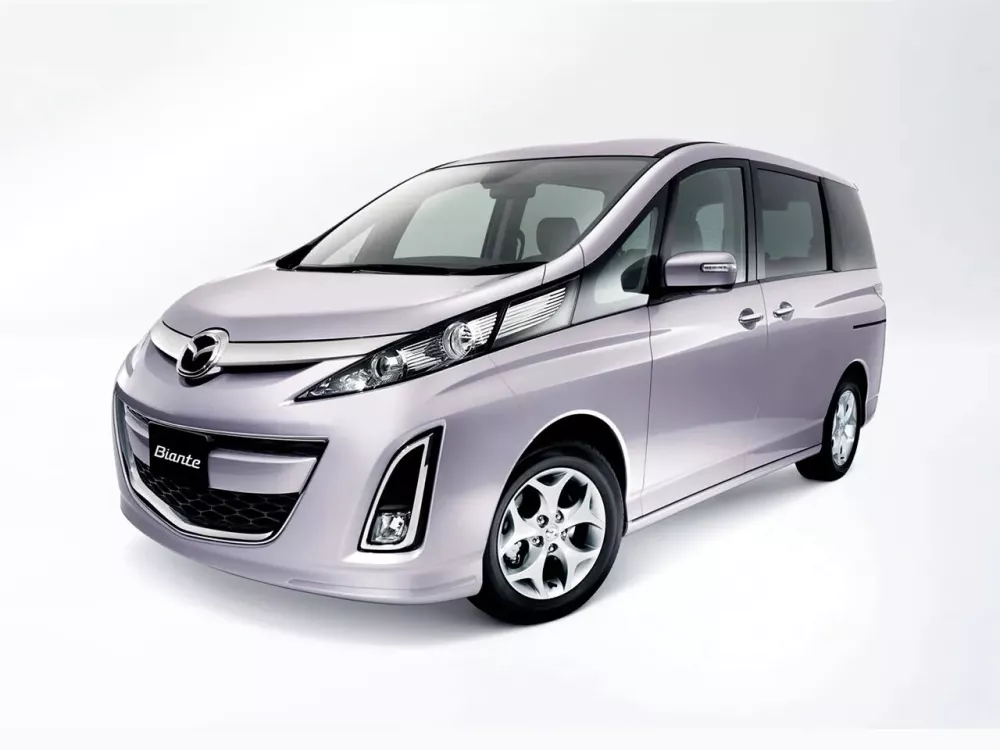 Автомобиль Mazda Biante Компактвэн