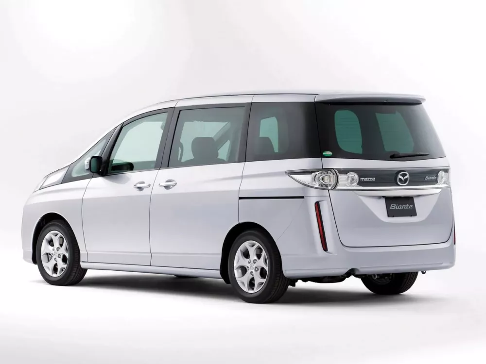 Автомобиль Mazda Biante Компактвэн