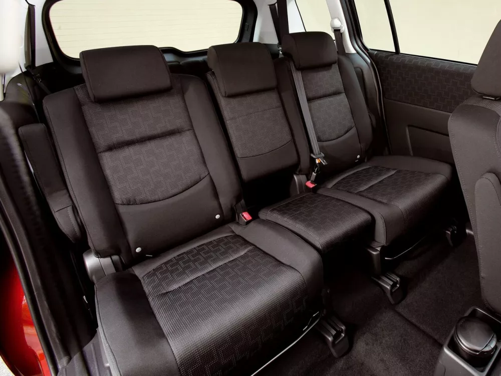 Автомобиль Mazda 5 I (CR) Рестайлинг Компактвэн