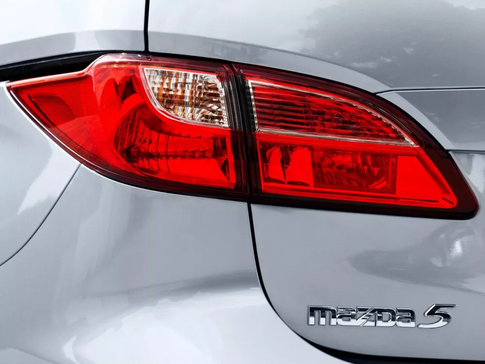 Автомобиль Mazda 5 II (CW) Компактвэн