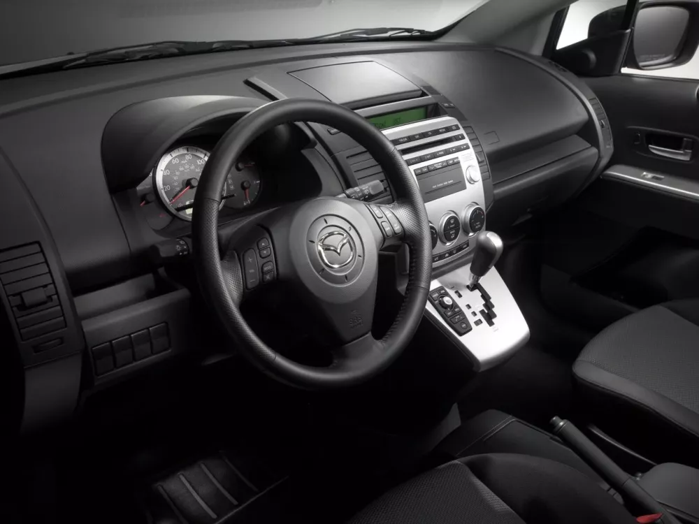 Автомобиль Mazda 5 I (CR) Компактвэн