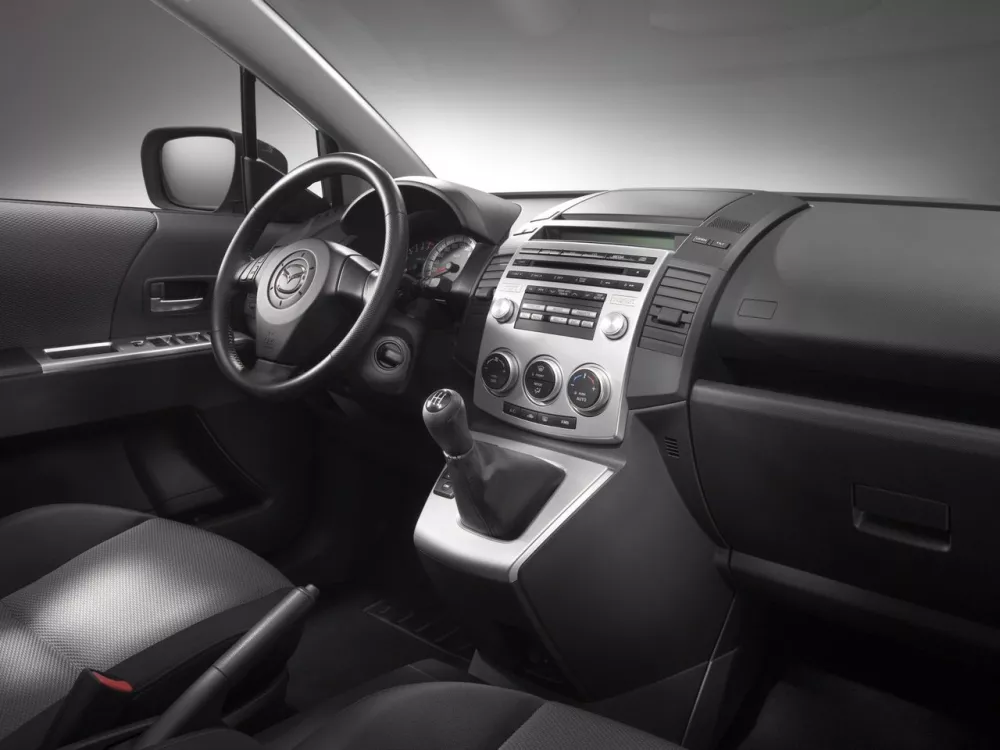 Автомобиль Mazda 5 I (CR) Компактвэн