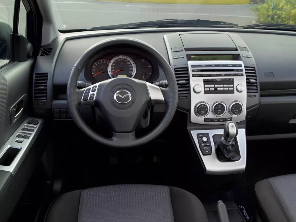 Автомобиль Mazda 5 I (CR) Компактвэн