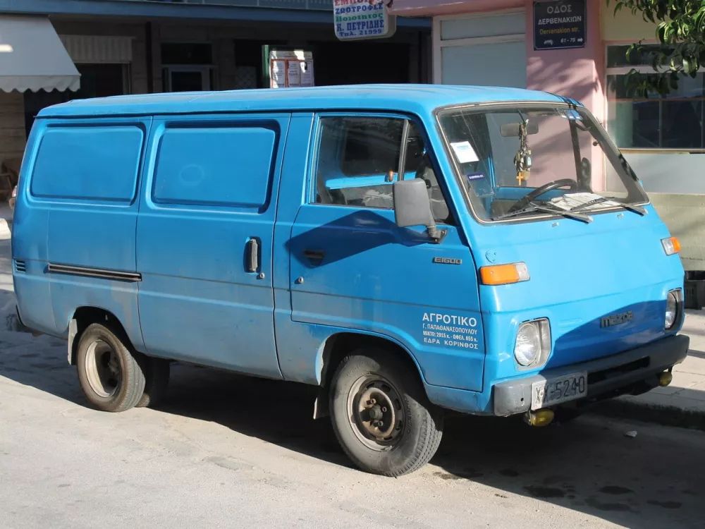 Автомобиль Mazda Bongo II Фургон