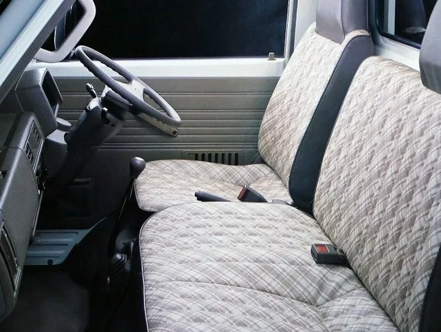 Автомобиль Mazda Bongo III Минивэн Brawny