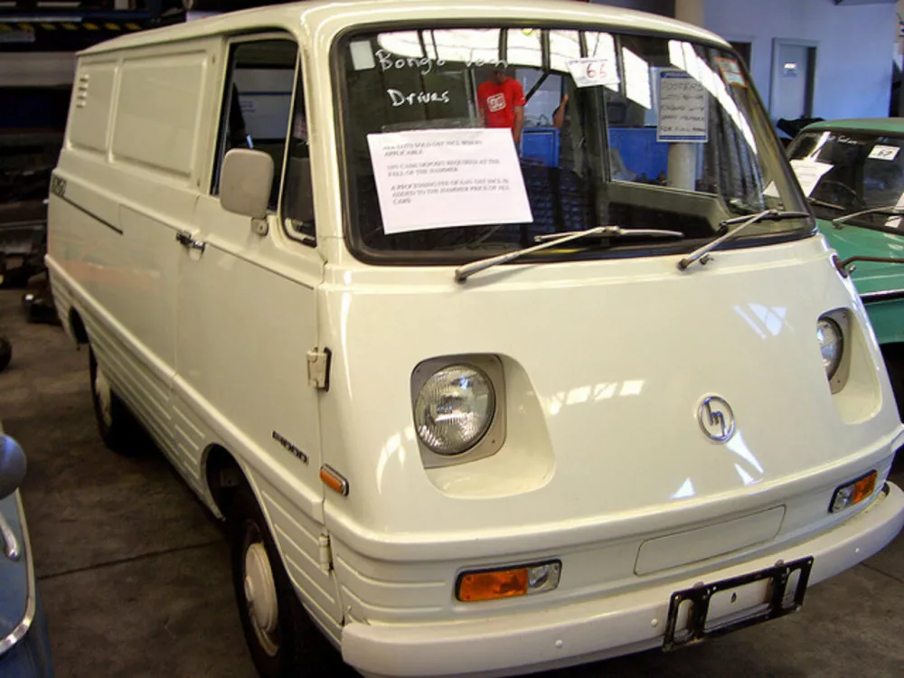 Автомобиль Mazda Bongo I Фургон