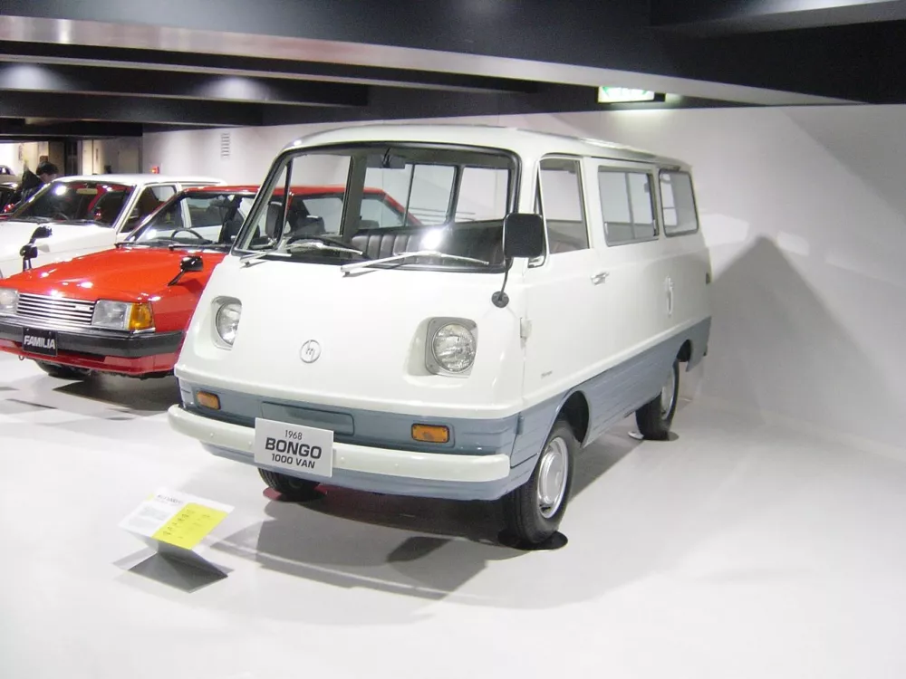 Автомобиль Mazda Bongo I Минивэн