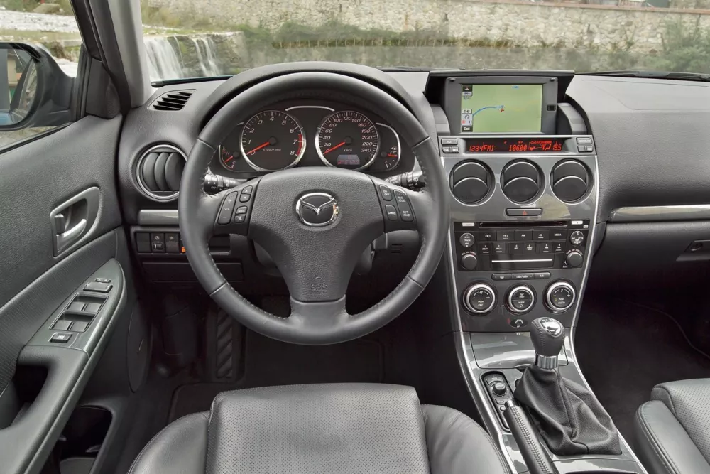 Автомобиль Mazda 6 I (GG) Рестайлинг Лифтбек