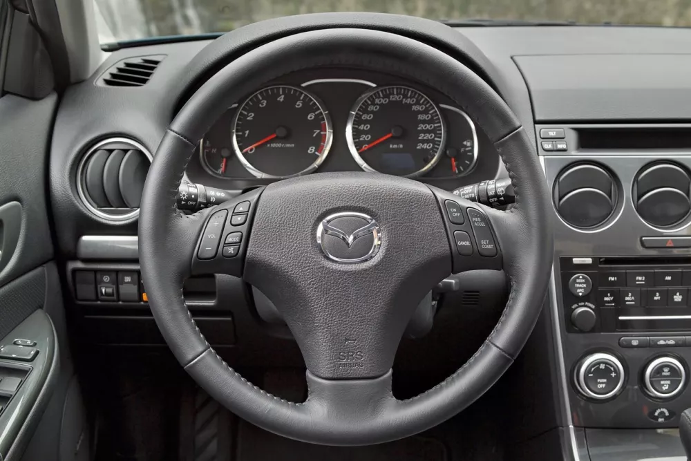 Автомобиль Mazda 6 I (GG) Рестайлинг Лифтбек