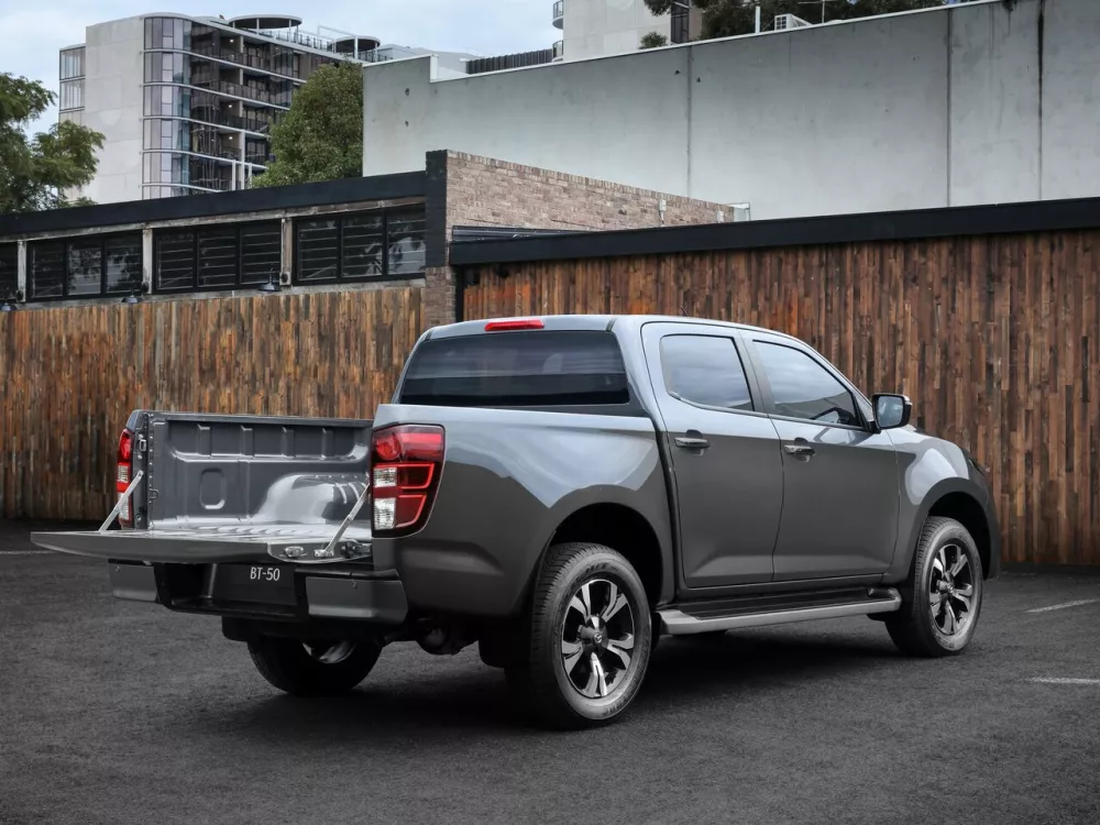 Автомобиль Mazda BT-50 III Пикап Двойная кабина