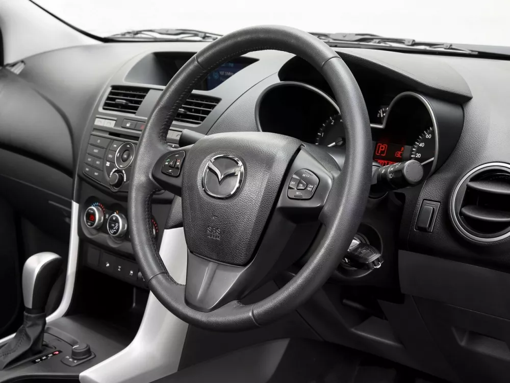 Автомобиль Mazda BT-50 II Пикап Полуторная кабина