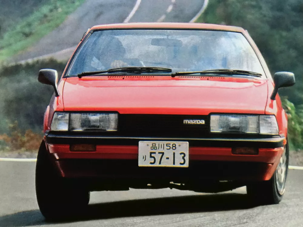 Автомобиль Mazda Capella III Купе