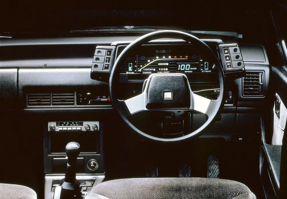 Автомобиль Mazda Capella III Купе