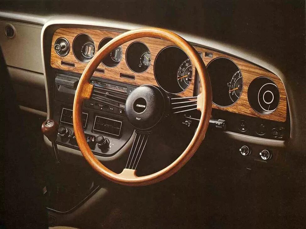 Автомобиль Mazda Cosmo CD Купе L