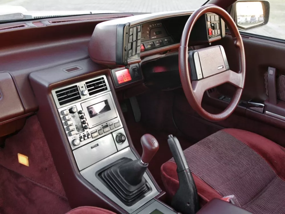 Автомобиль Mazda Cosmo HB Седан