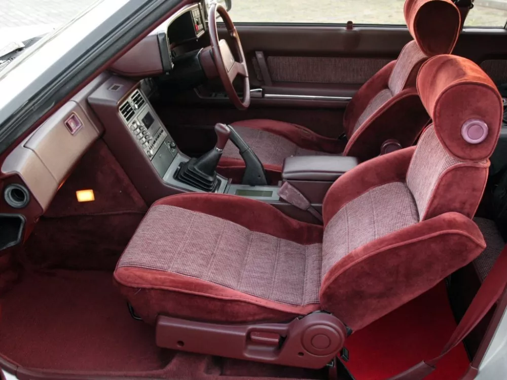 Автомобиль Mazda Cosmo HB Седан