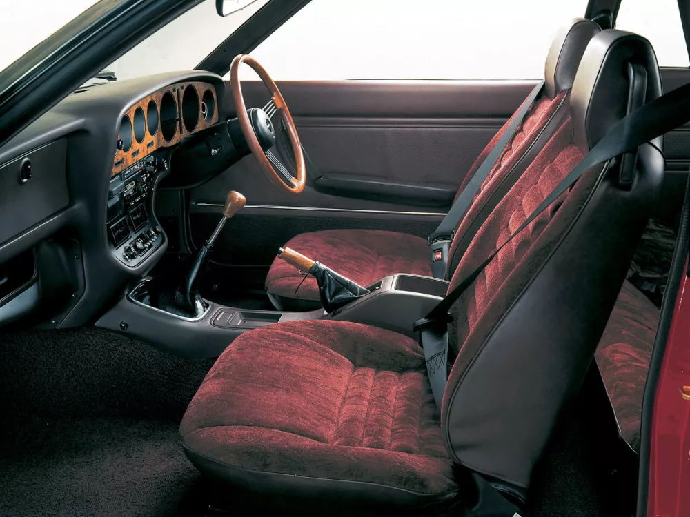 Автомобиль Mazda Cosmo CD Фастбек AP
