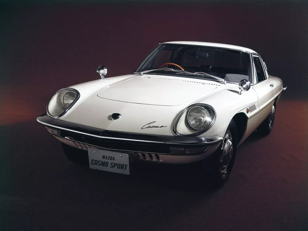 Автомобиль Mazda Cosmo L10 Купе