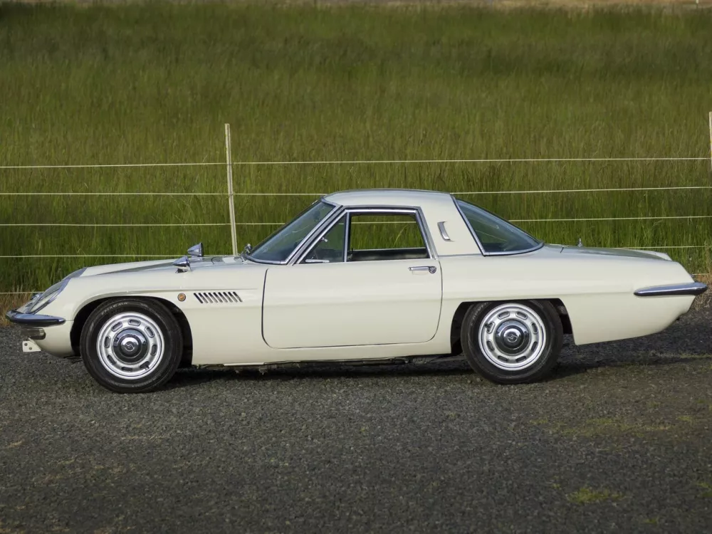 Автомобиль Mazda Cosmo L10 Купе