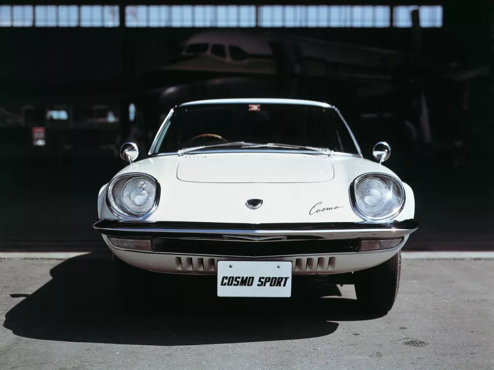 Автомобиль Mazda Cosmo L10 Купе