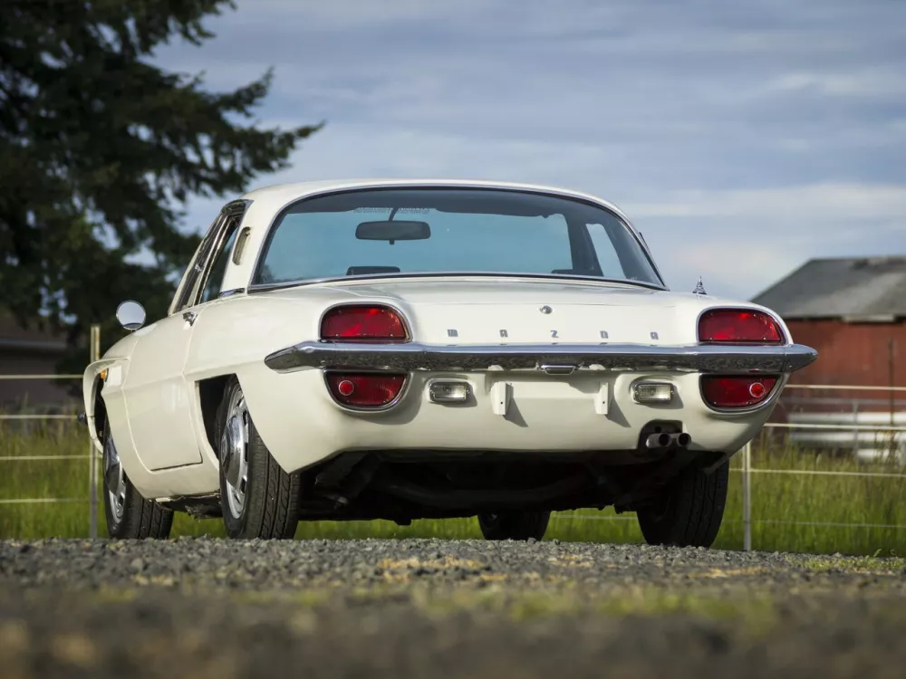 Автомобиль Mazda Cosmo L10 Купе